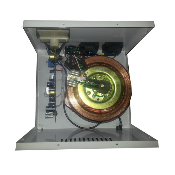 Digital high-precision voltage regulator